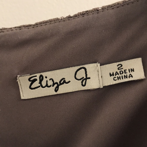 Lace dress - Picture 5 of 8